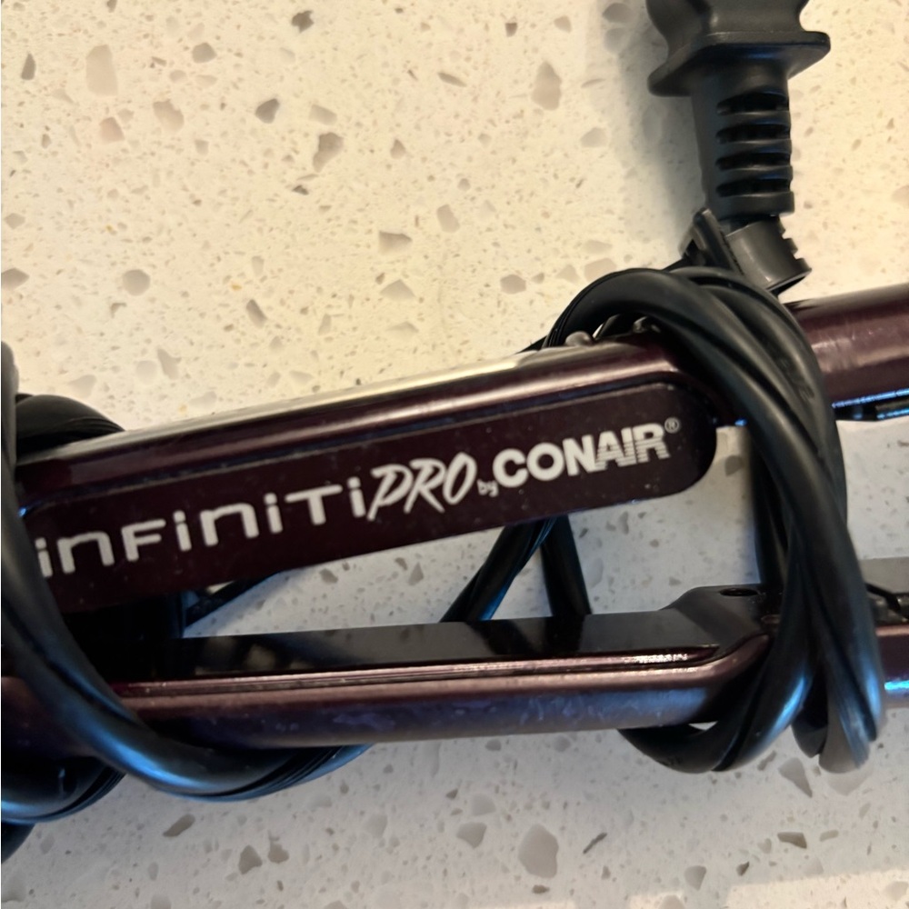 Hair Straightener - Picture 2 of 2
